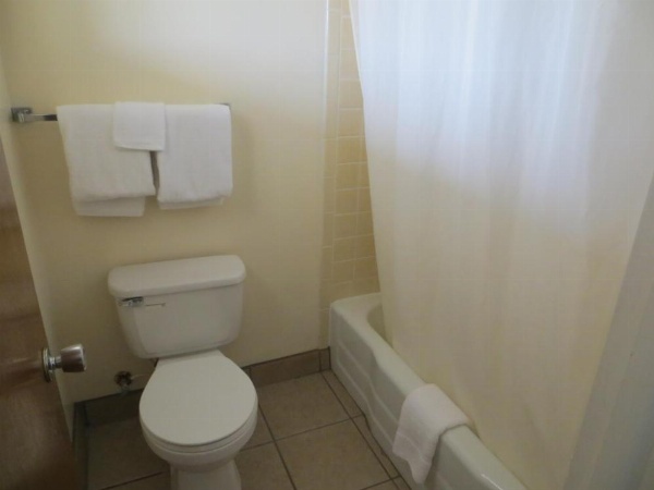 Traveler's Lodge image 10