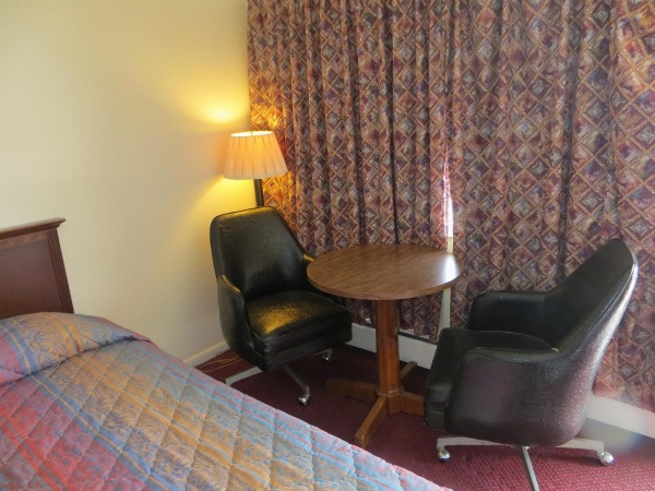 Traveler's Lodge image 5